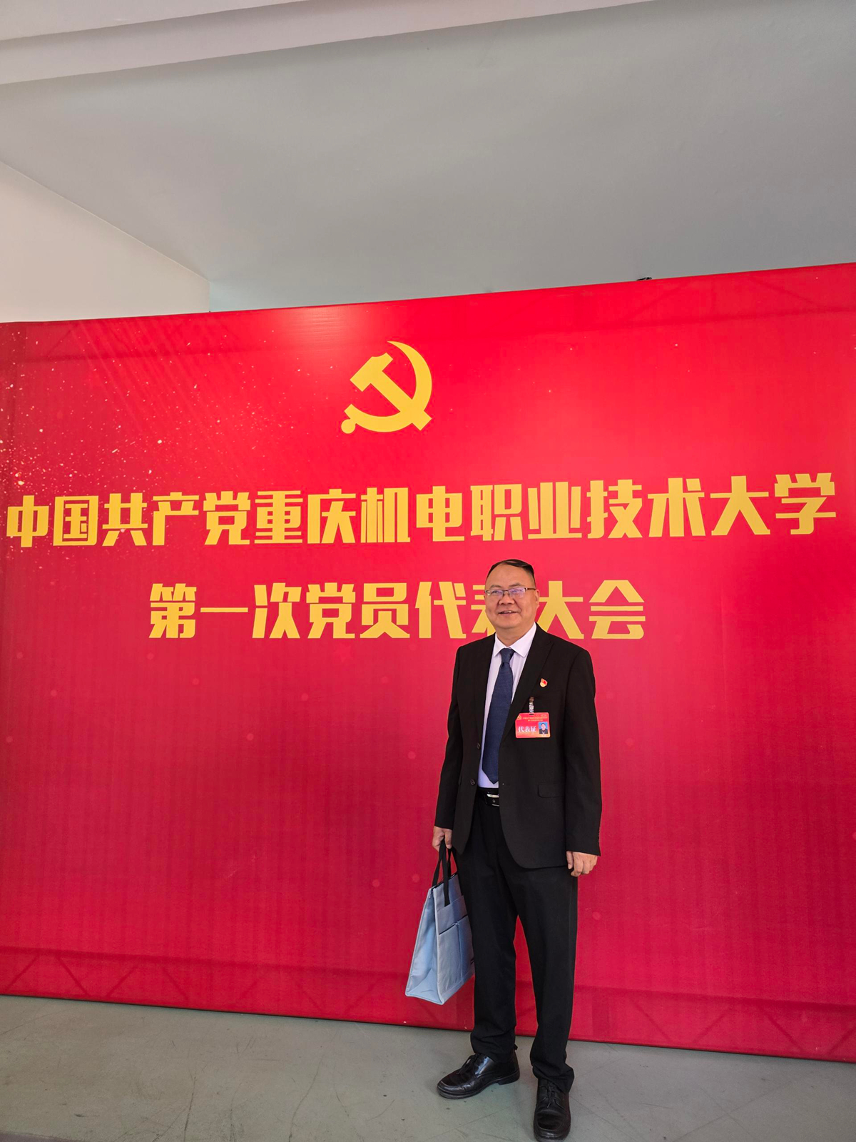 何英 何英