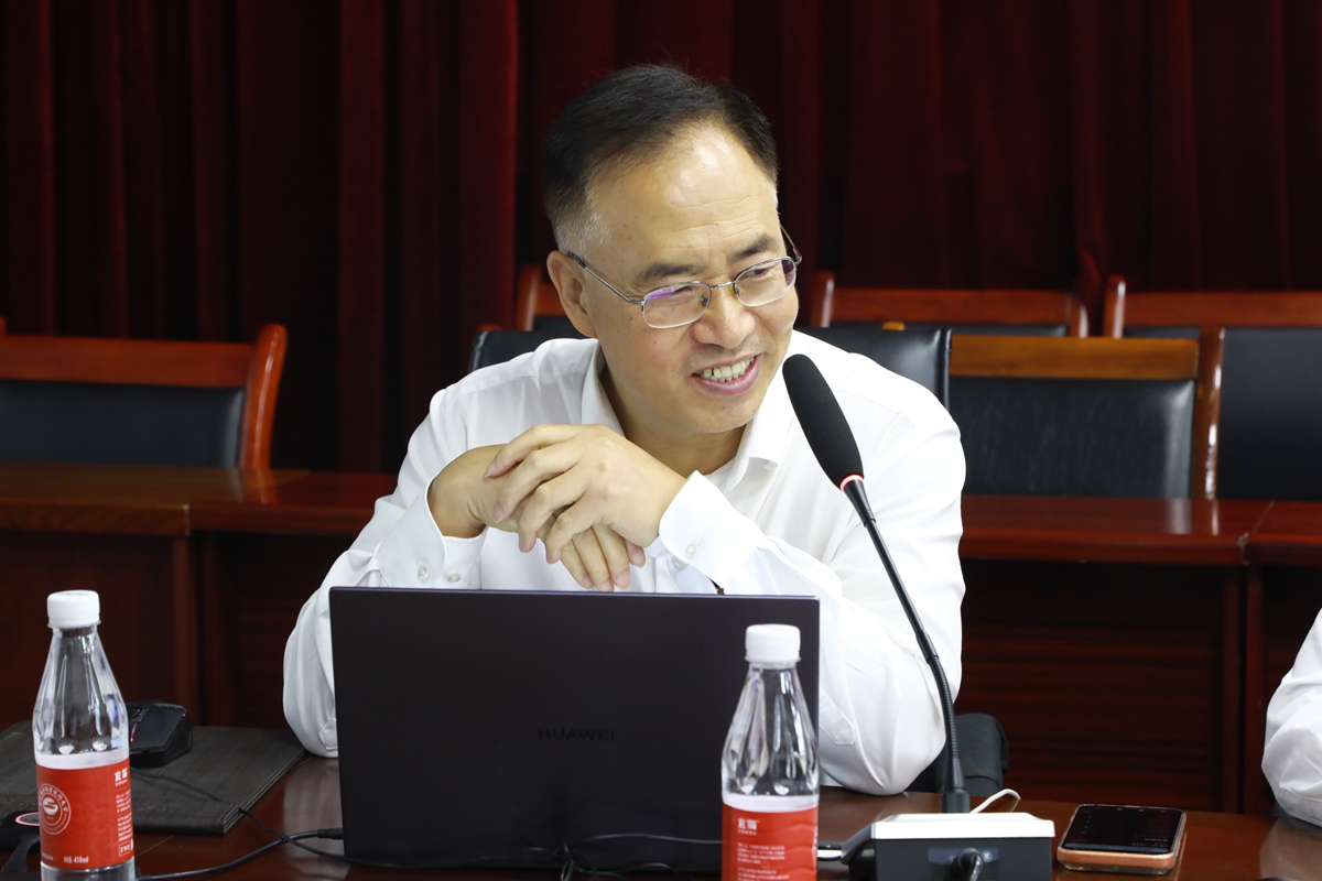 常务副校长徐益汇报团队建设情况 常务副校长徐益汇报团队建设情况